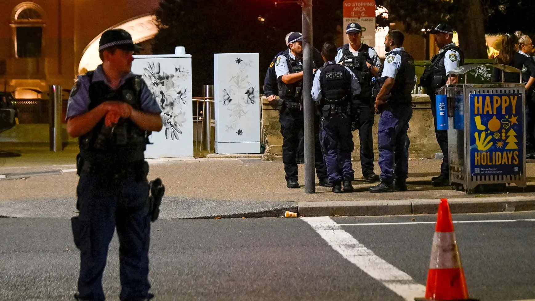 sidnej, australija, pucnjava na plaži bondi u sidneju austrliji, 14 dec 2025 - Reuters-693f0d7f8f1e0.webp
