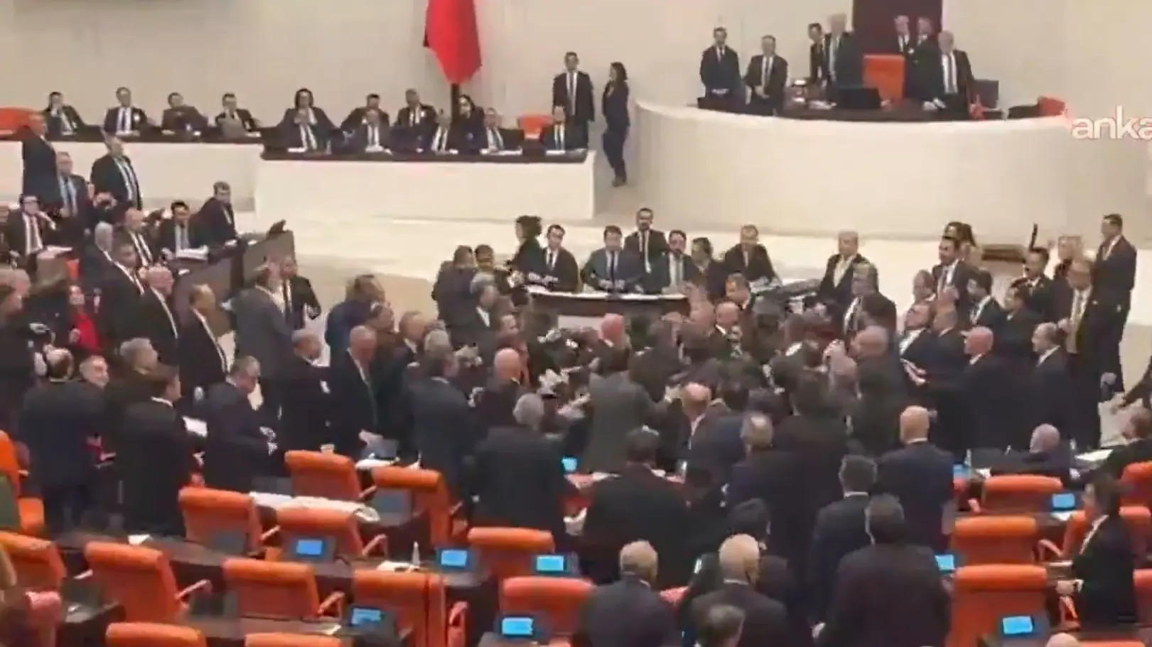 tuča turski parlament-69494db886fd1.webp