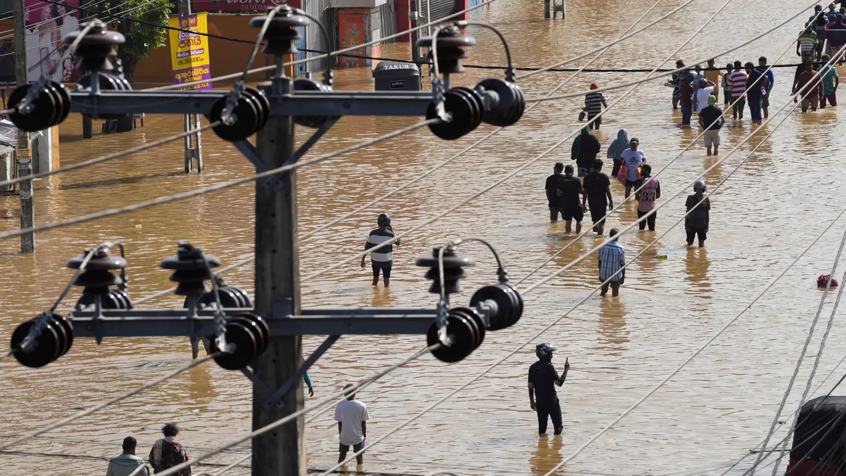 velampitija, šri lanka, poplava poplave na šri lanki - 30 nov 2025 - Reuters-692deb6313c87.webp