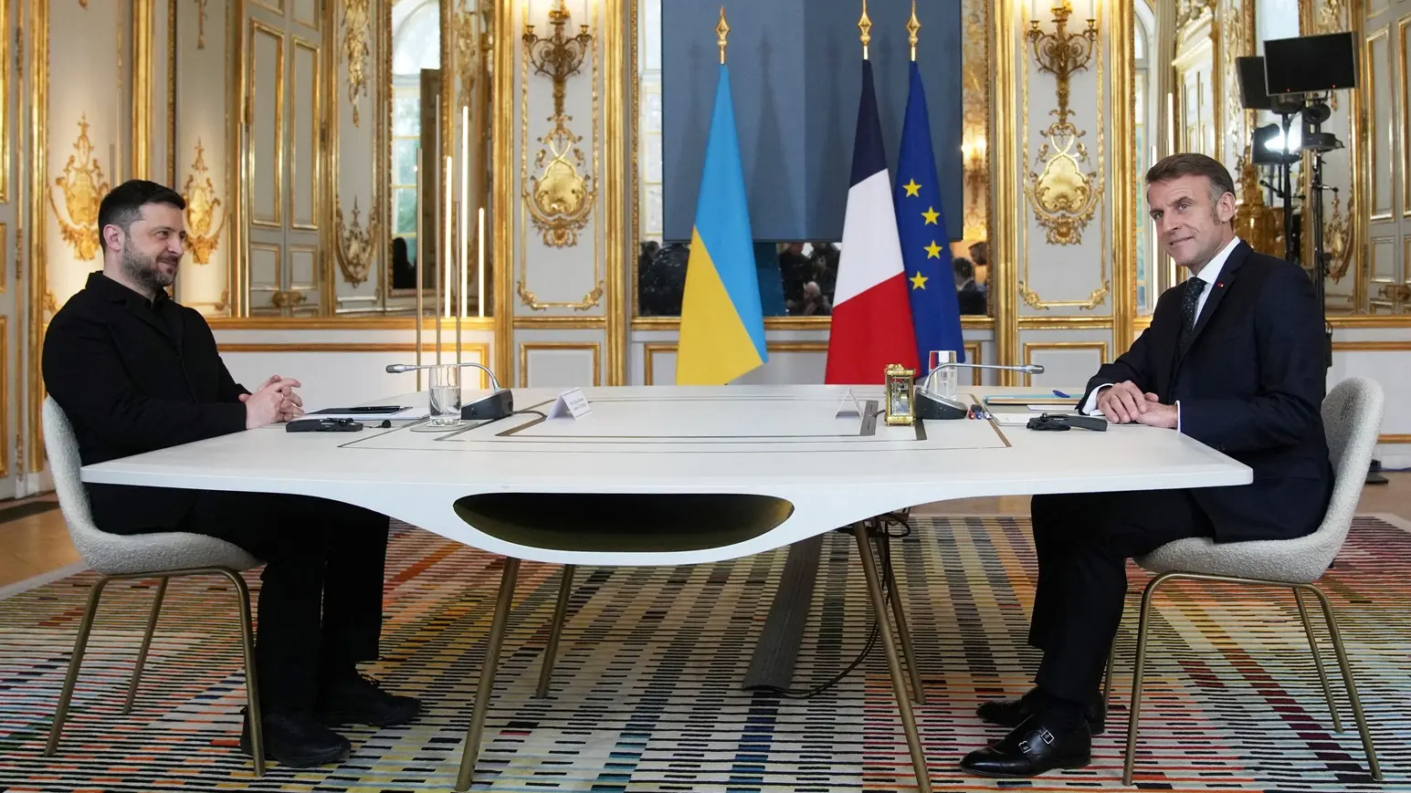 volodimir zelenski, emanuel makron, 1 dec 2025 - Reuters (2)-692dac8ade187.webp