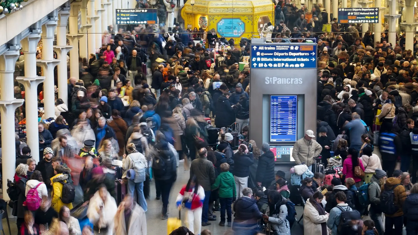 voz evrostar, eurostar, obustava saobraćaja, železnička stanica u londonu, 30 dec 2025 - Tanjug AP Photo Alberto Pezzali-69541f86851c2.webp