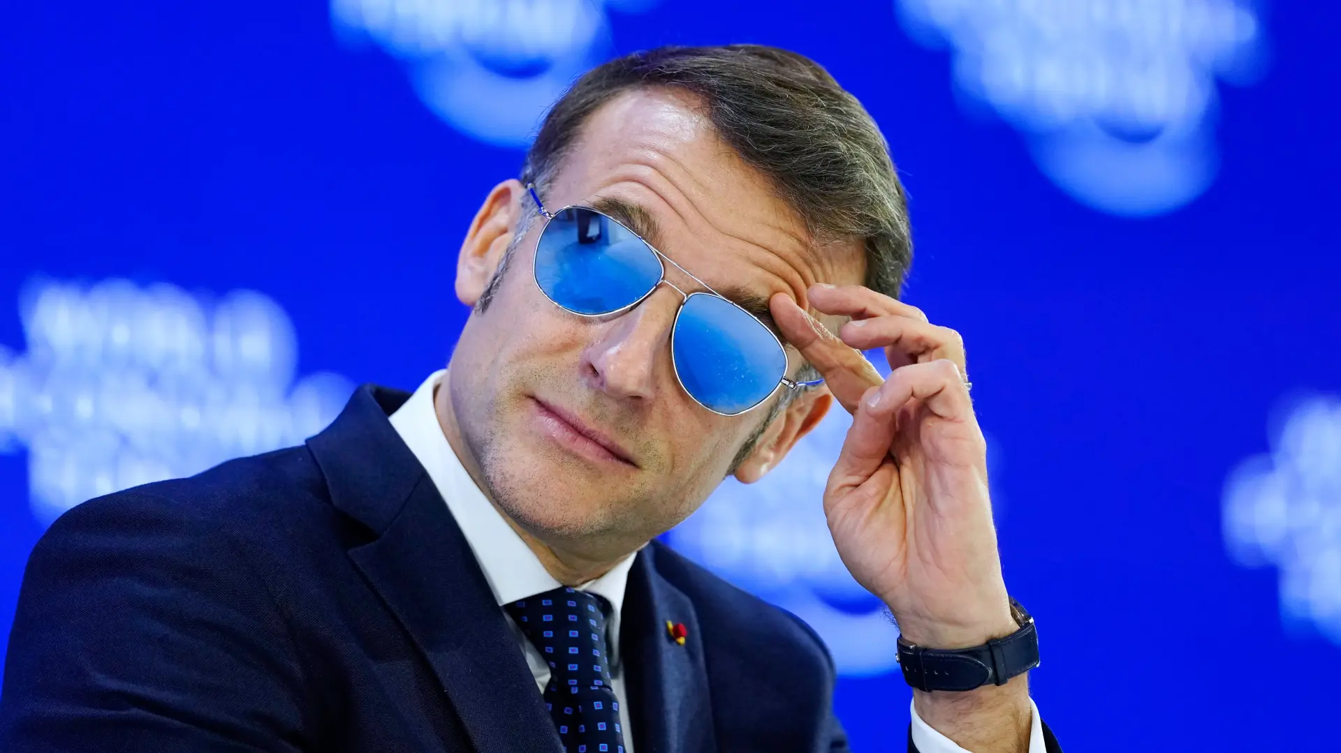 Emanuel Makron Davos naočare-697277063088c.webp