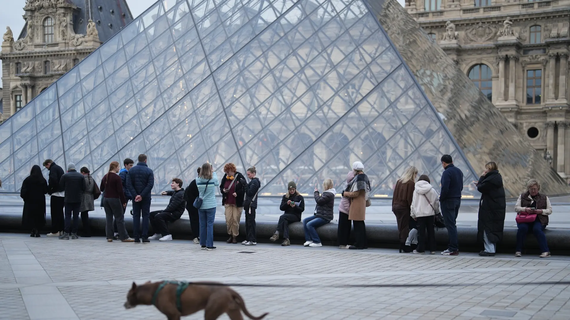 Tan2025-12-1810173427_0 muzej luvr AP PhotoThibault Camus-695ba5f48a260.webp