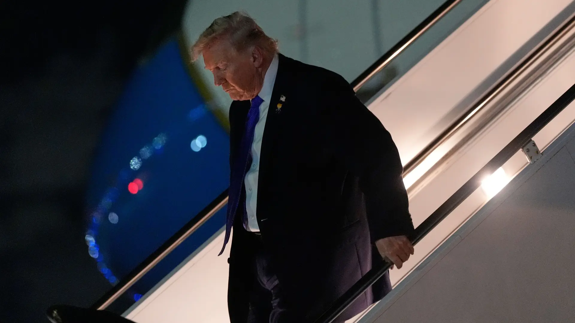 Tan2026-01-1002572185_6 donald tramp AP PhotoJulia Demaree Nikhinson-696200a478488.webp