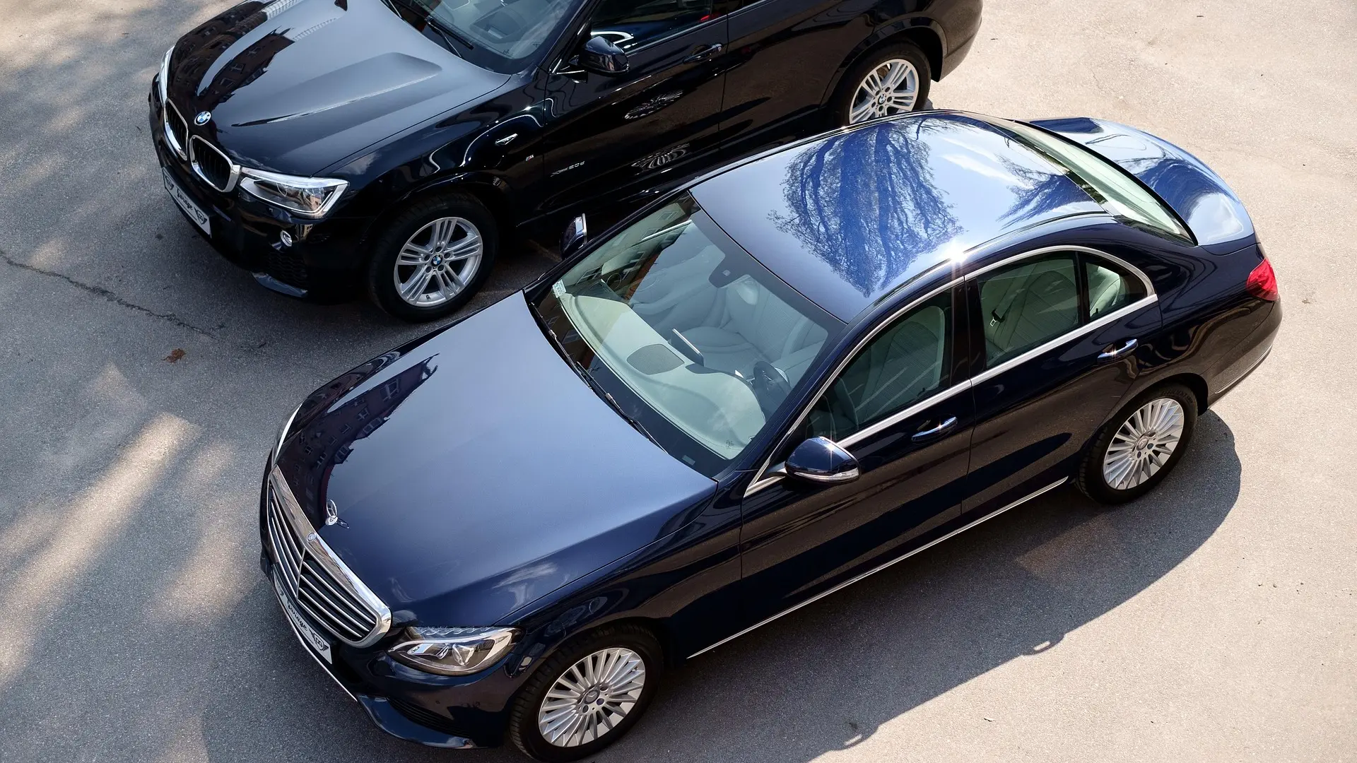 automobili mercedes bmw-697a1a864ab0b.webp