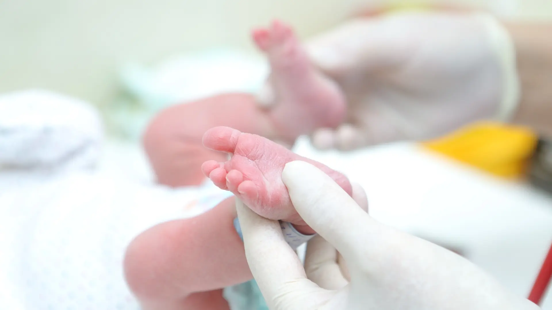 beba, doktor, lekar, pregled, skrining na spinalna mišićna atrofija SMA - shutterstock_2700275659-69751ac4c21f3.webp