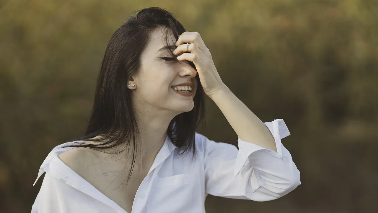 devojka, devojka se smeje, osmesi, horoskop-697c5c98133d7.webp