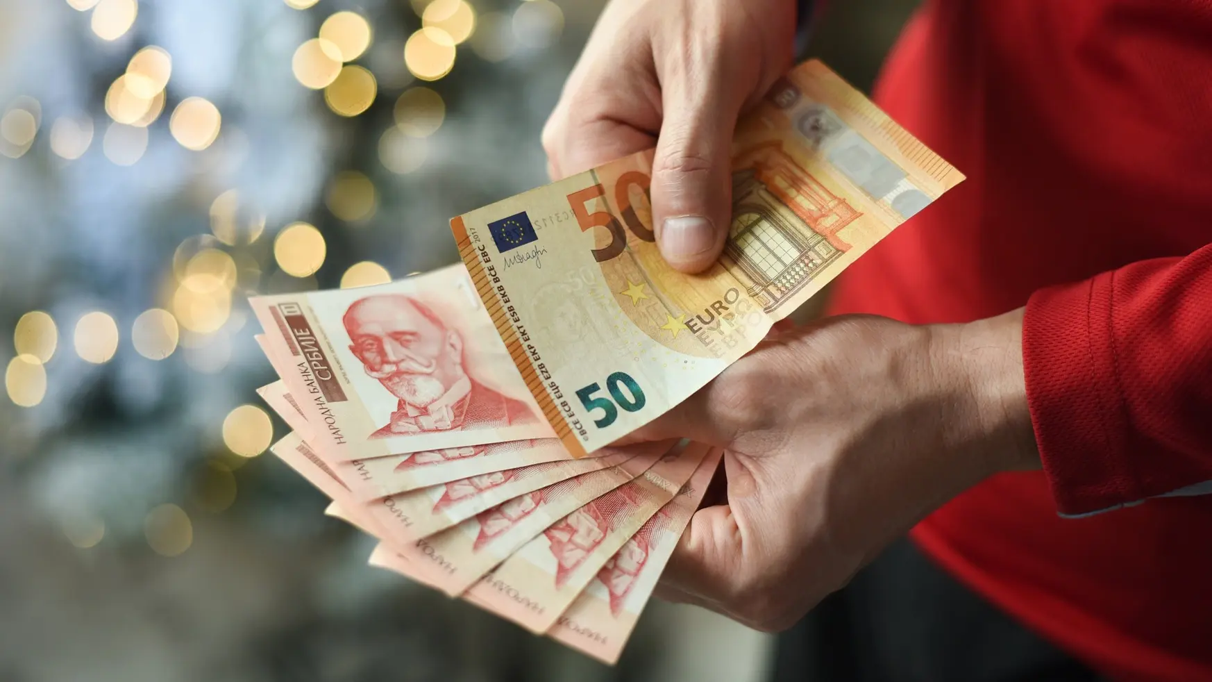dinar, dinari, evro, evri, valuta, valute, devize, prodaja dinara deviza, novac - shutterstock_2244259191-6966599634334.webp