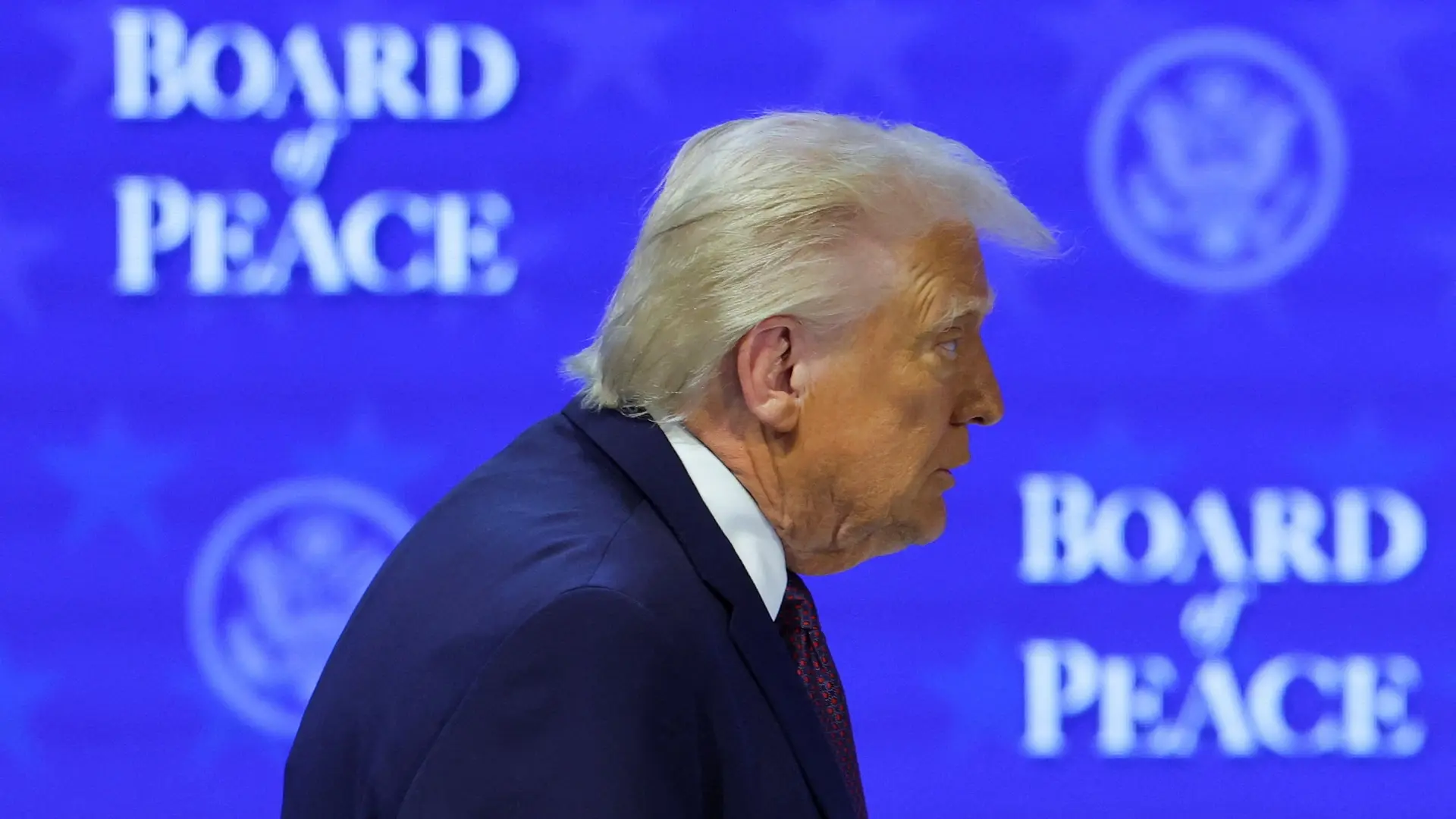 donald tramp, odobr za mir za gazu - 22 jan 2026 - Reuters - 2026-01-22T130244Z_1877190418_RC2B6JAOP2YA_RTRMADP_3_DAVOS-MEETING-69722119dd86d.webp