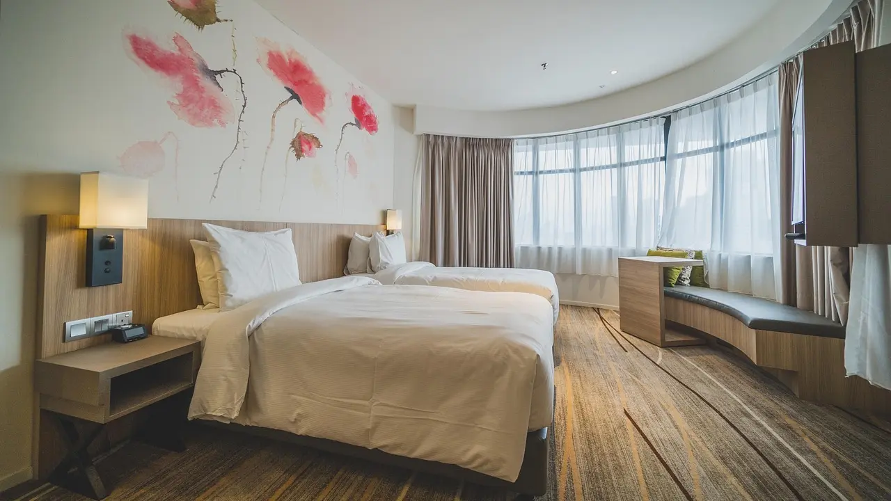 hotel, zavese, spavaća soba Pixabay-6970a0c3828d1.webp