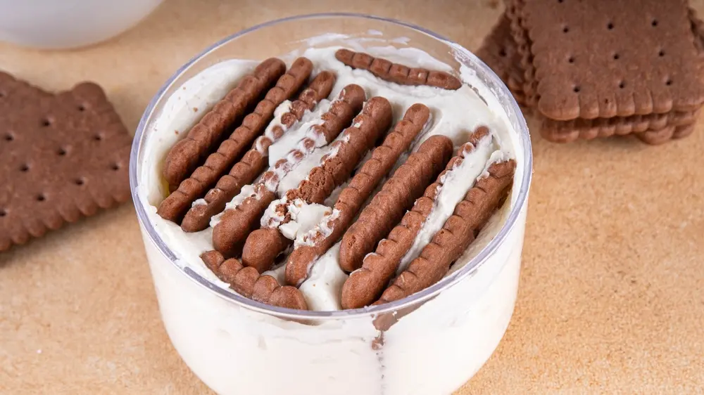 keks u jogurtu, japanski čizkejk, jogurt i keks Shutterstock-6970c32405c27.webp