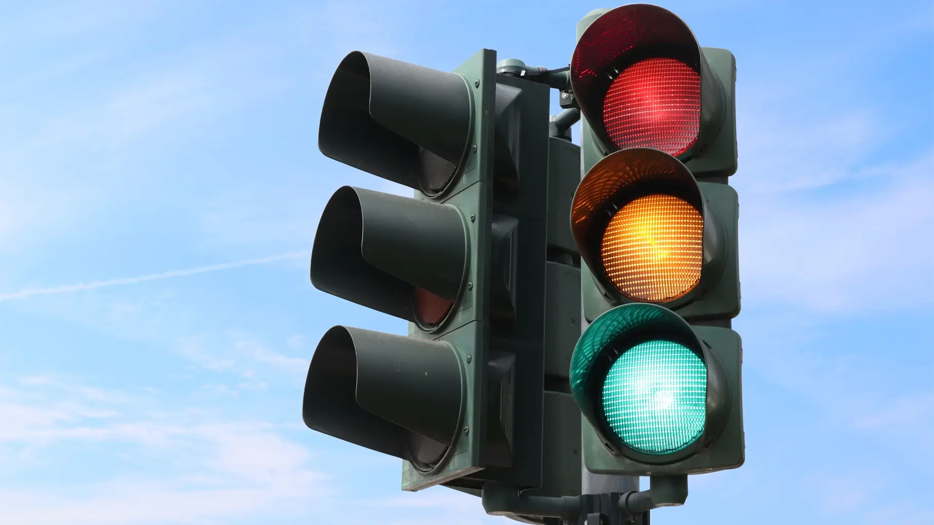 led semafor semafori - shutterstock_2500325325-697dc86853b8a.webp