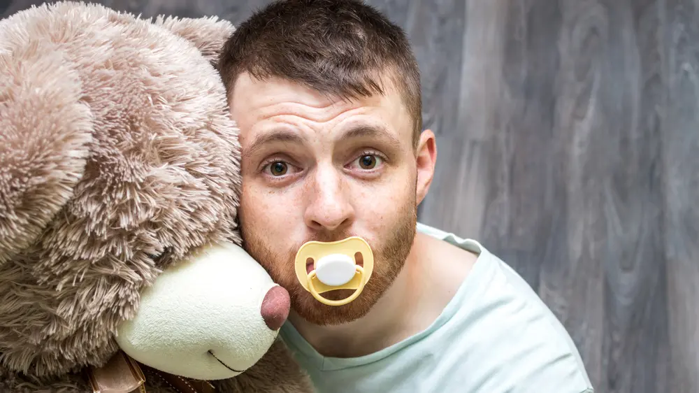 muškarac sa cuclom u ustima, muškarac, cucla, duda-69762f8e90897.webp