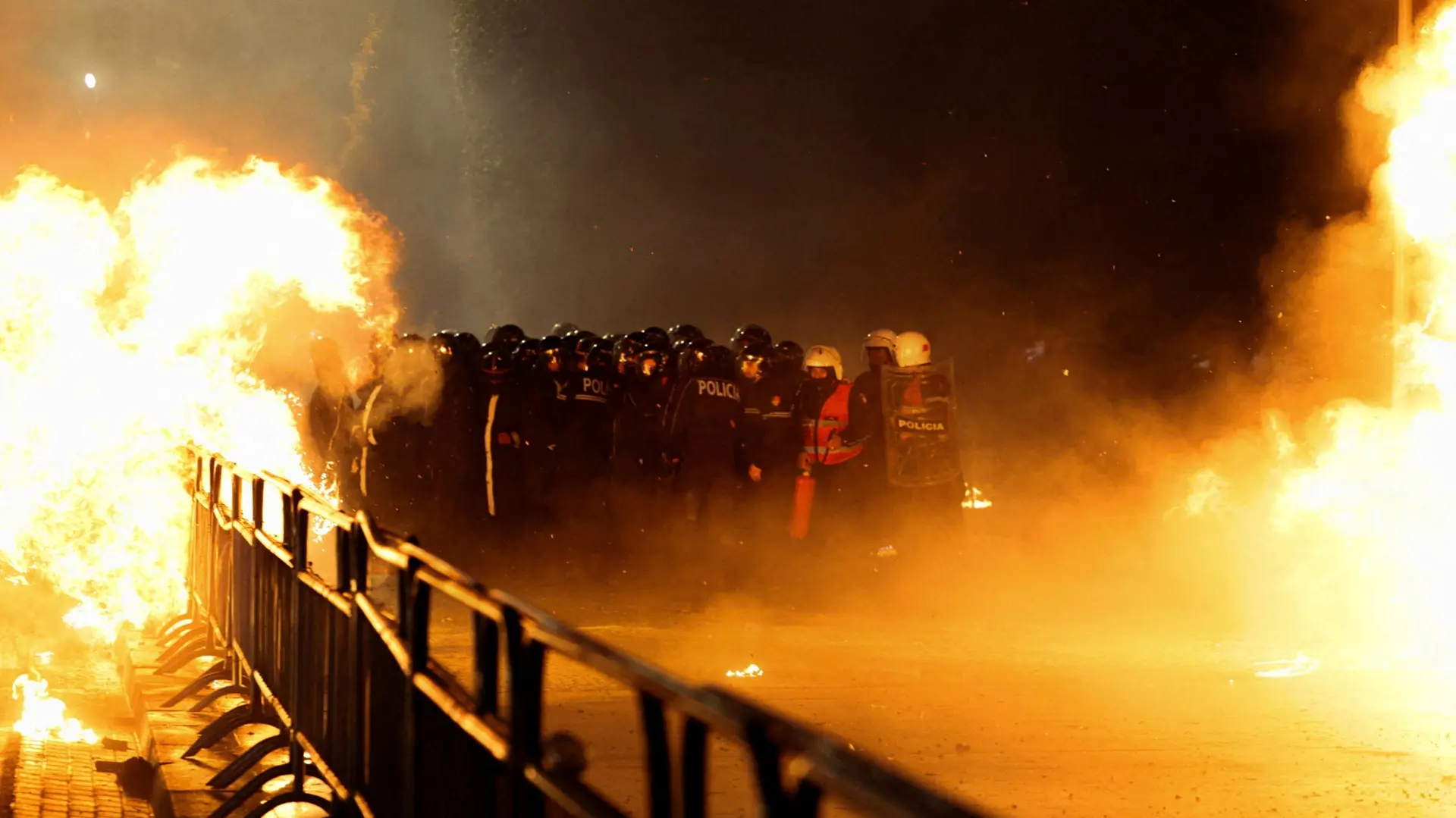 neredi nemiri protesti demonstracije u tirani, tirana - 24 jan 2026 - Reuters - 2026-01-24T200022Z_1818000896_RC2T7JA3IL99_RTRMADP_3_ALBANIA-PROTEST-697525c7f0f8b.webp