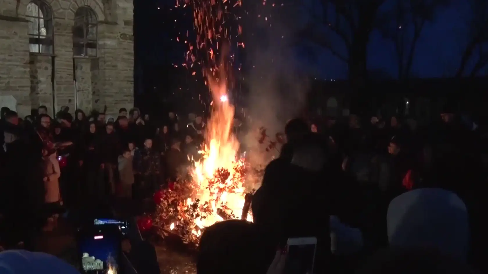 paljenje badnjaka gracanica tanjug-695d58f15e504.webp