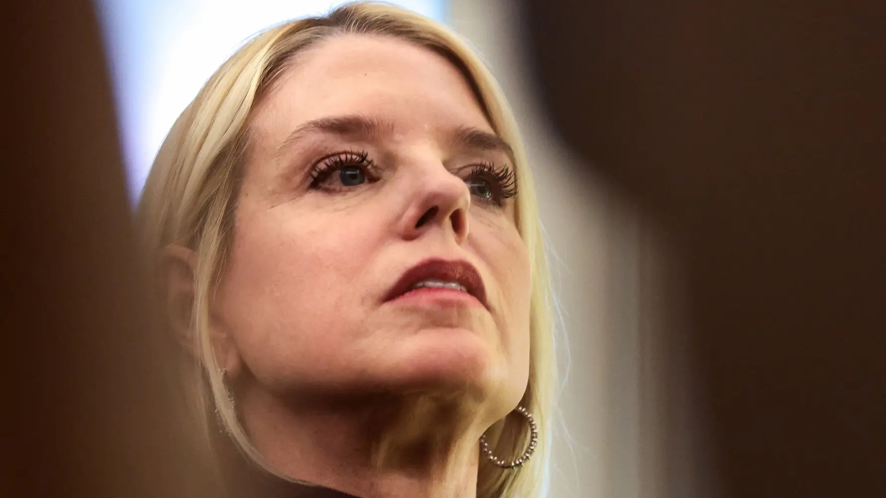 pam bondi, 15 dec 2025 - Reuters - 2025-12-15T211225Z_761309334_RC28HIATTHH5_RTRMADP_3_USA-TRUMP-695928ae5ace0.webp