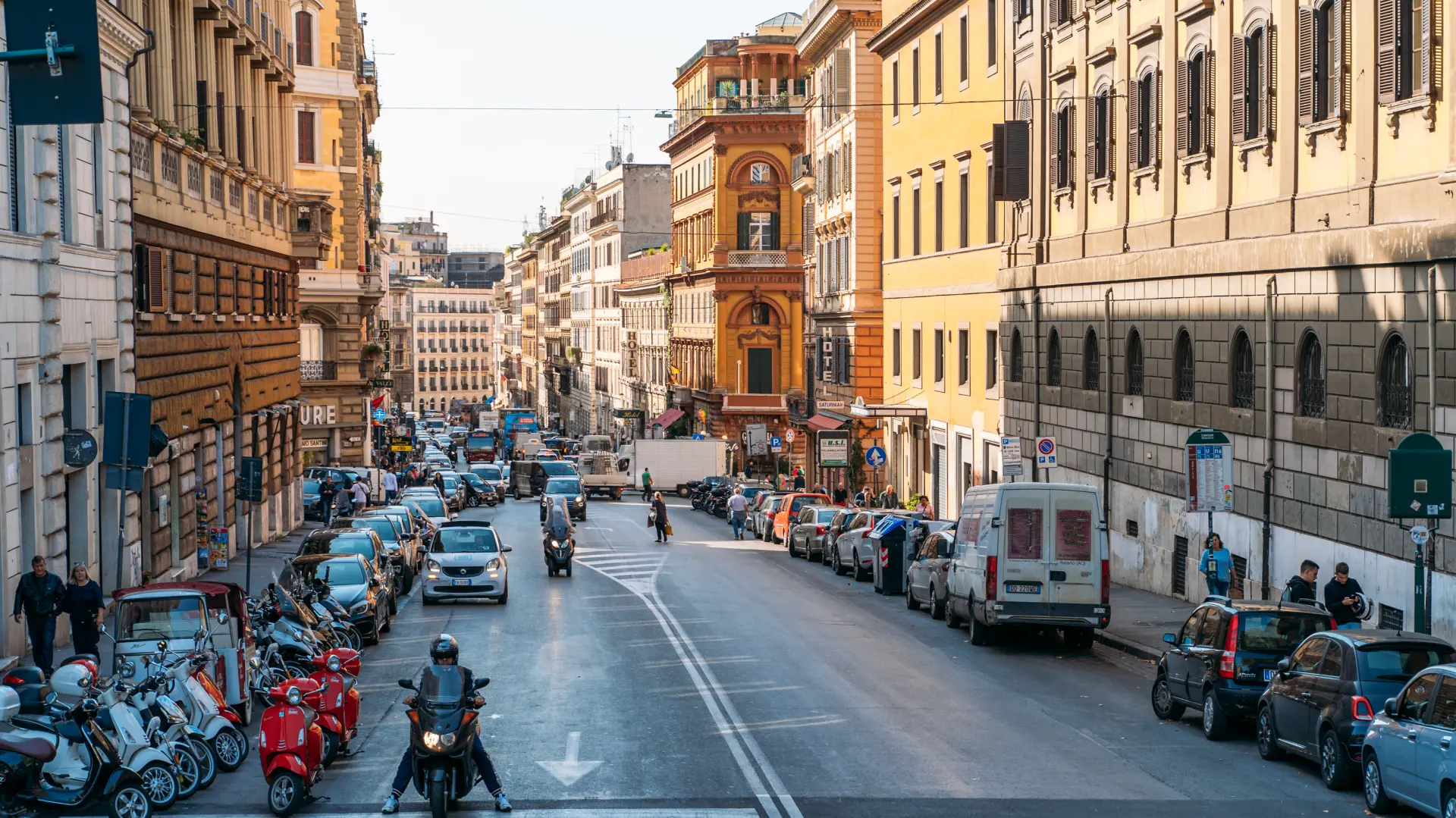 shutterstock, Rim, Italija, saobraćaj u Rimu-6967b59c000b4.webp