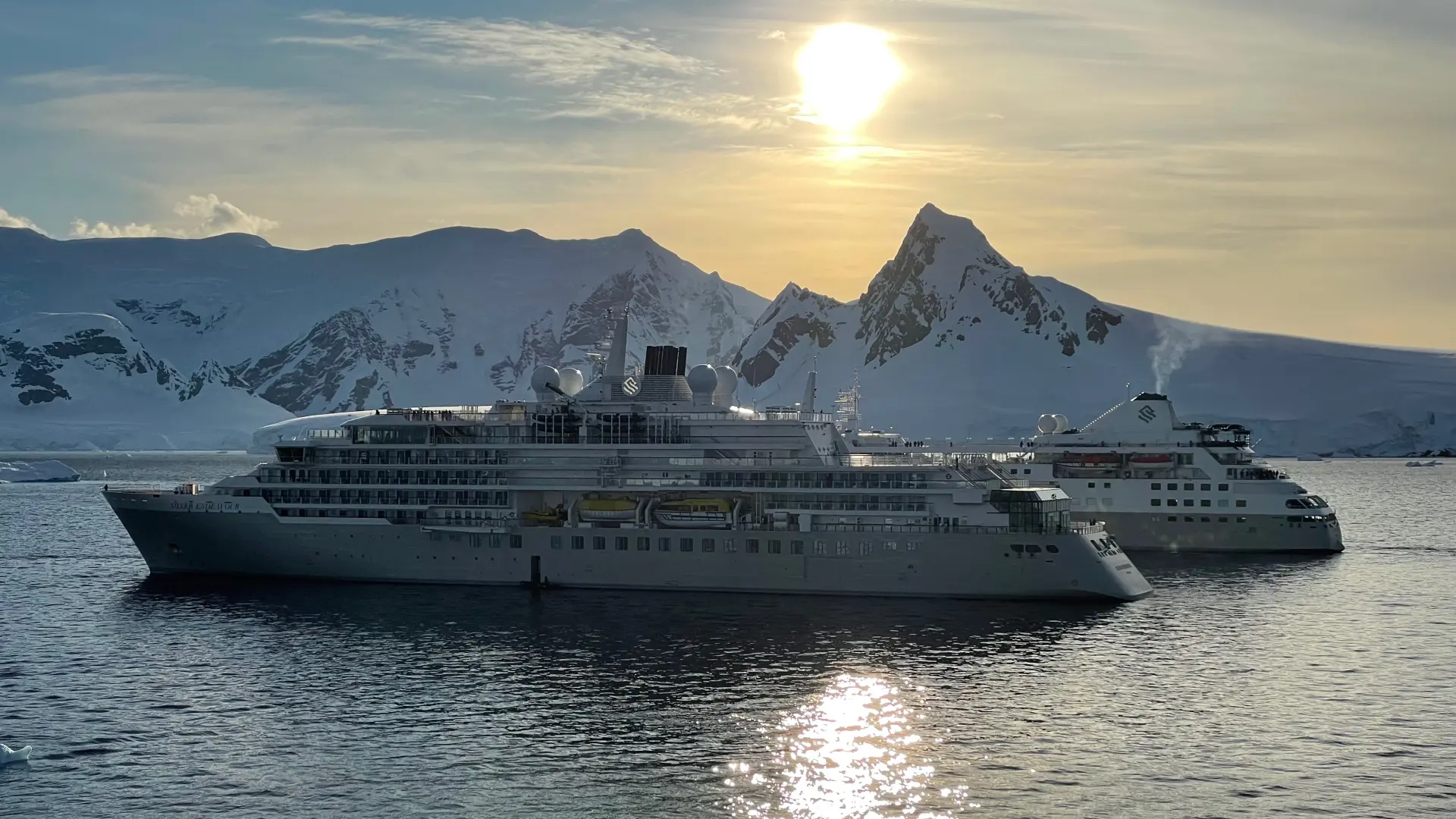 shutterstock, brod, okean, krstarica-697a099de9653.webp