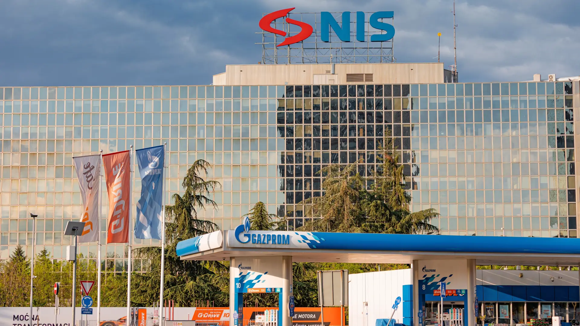 shutterstock, naftna industrija srbije NIS-696ccad017b0d.webp