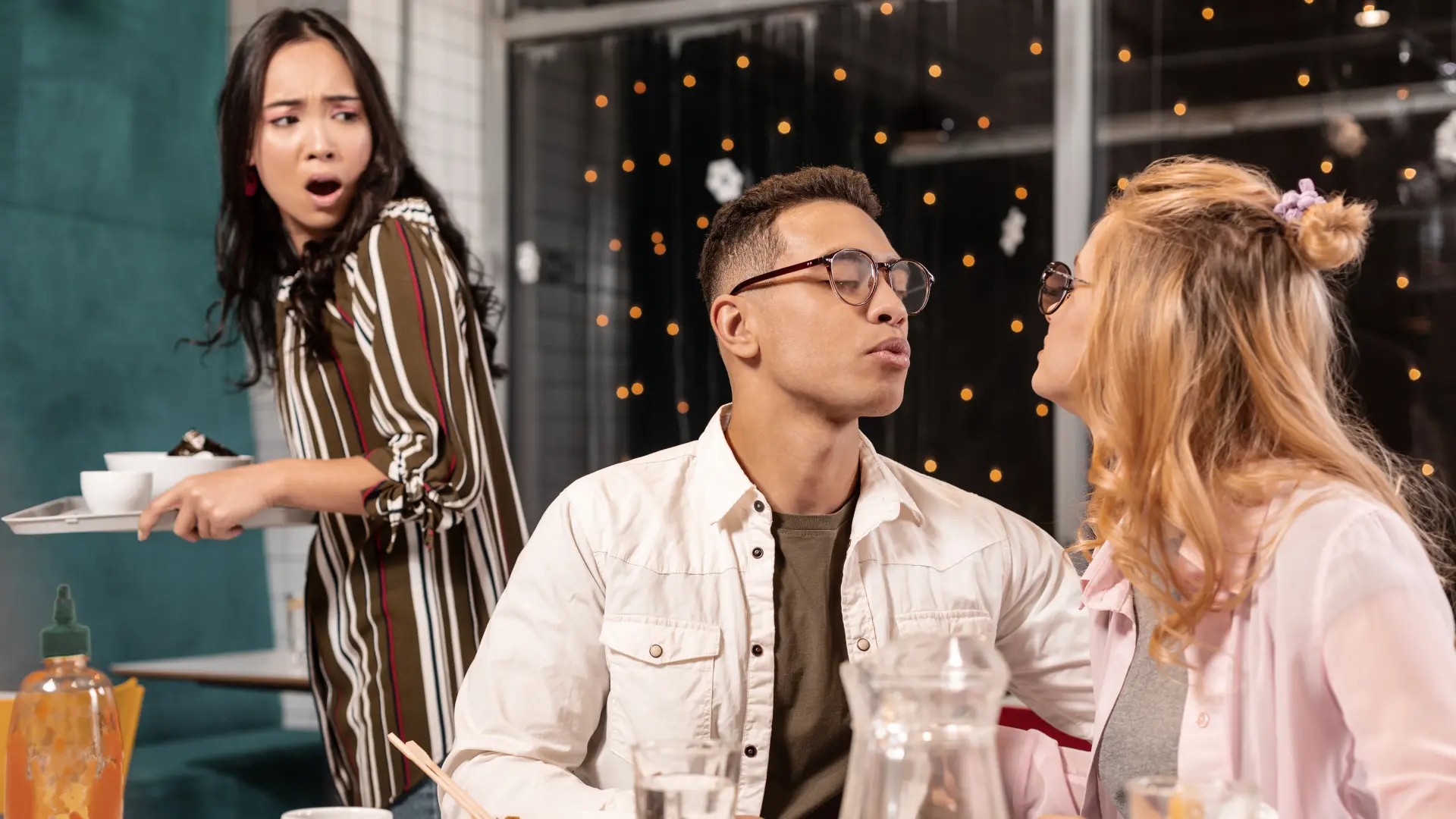 shutterstock_1330592093 ljubav kafa preljuba dejt neverstvo  laž rasprava scena afera-6978da2f084dd.webp