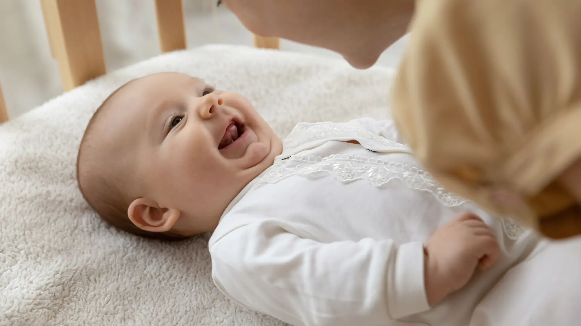 shutterstock_2040223508 beba smes dete deca dečak mama-69594041672d0.webp