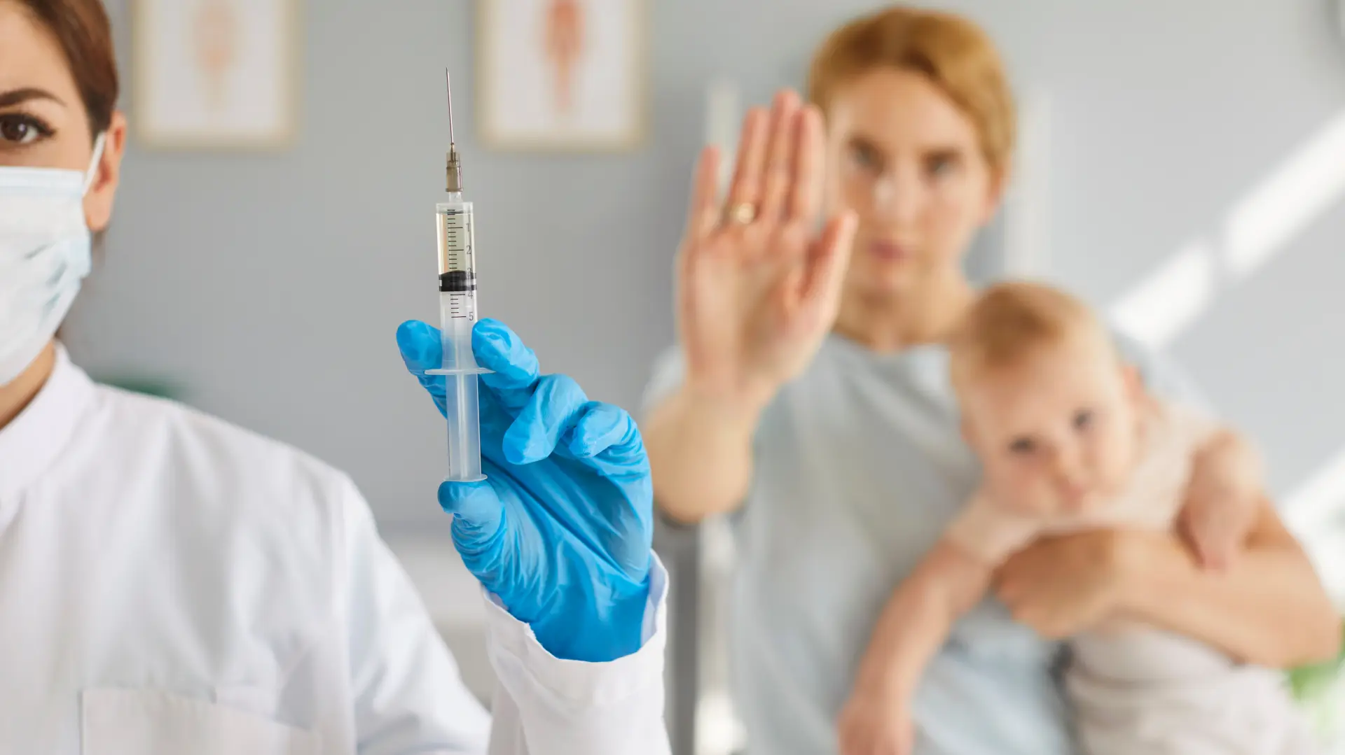 shutterstock_2560576745 antivakseri auzizam vakcine beba vakcina vakcinisanje majka dete zdravlje-697bc49543877.webp