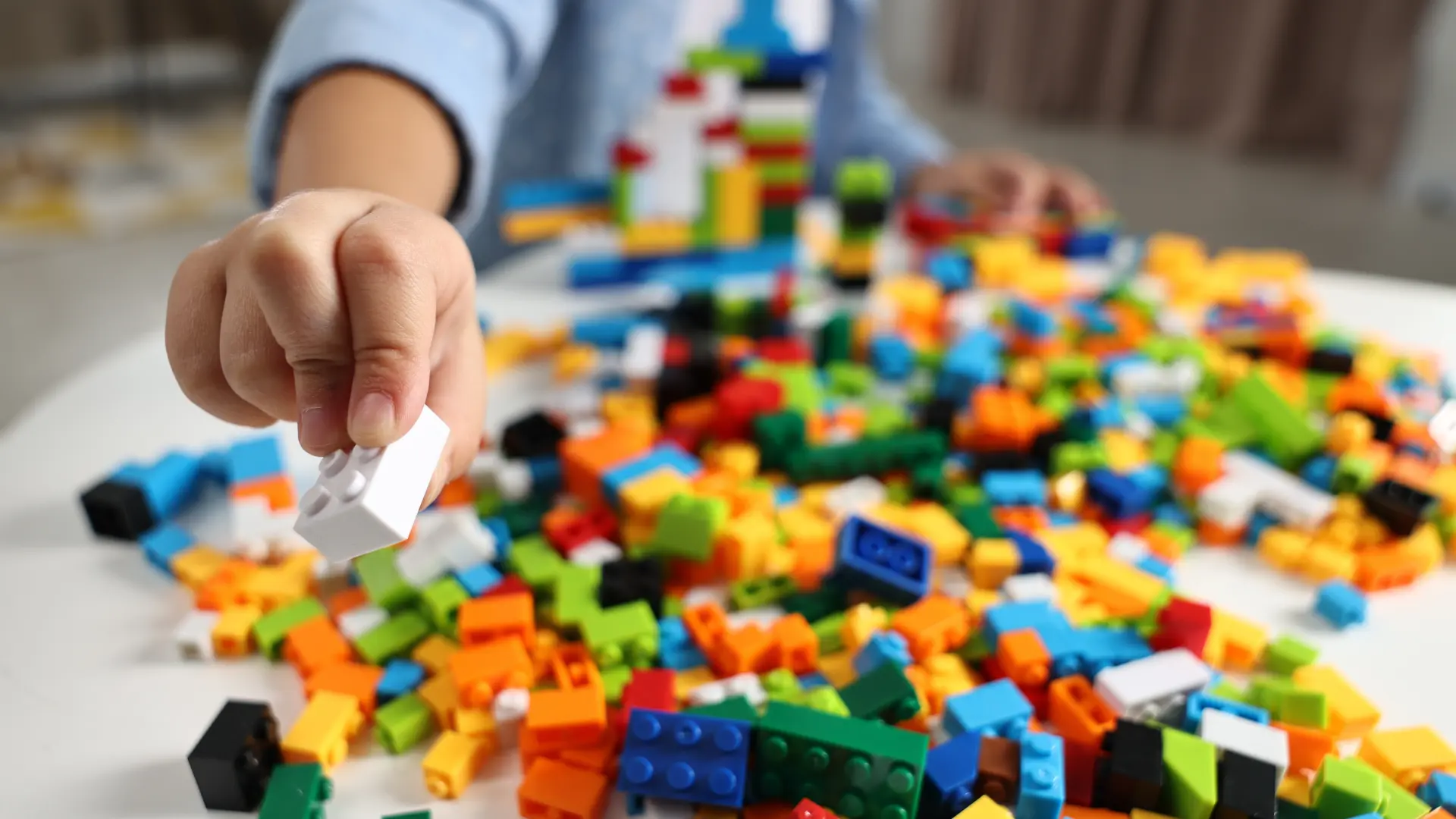 shutterstock_2579059955 lego kockice igračke deca-6978b2c6463a9.webp