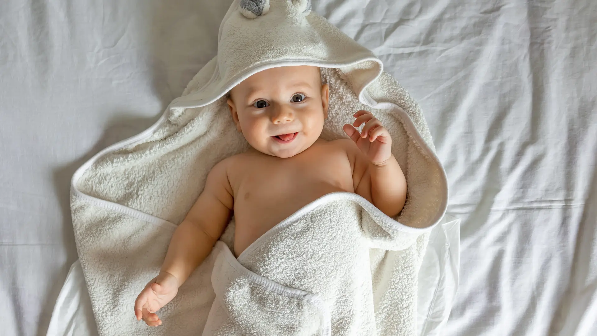 shutterstock_2693518973  beba kupanje bebe mama dete deca-6978b9c91f890.webp