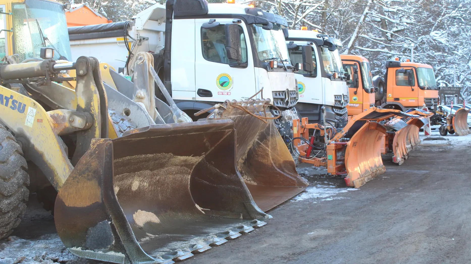 sneg, fruška gora, jp putevi srbije, vozila mehanizacija za čišćenje snega puteva, putari, 12 jan 2026 - TANJUG SAŠKA DROBNJAK-696a3a1a06075.webp