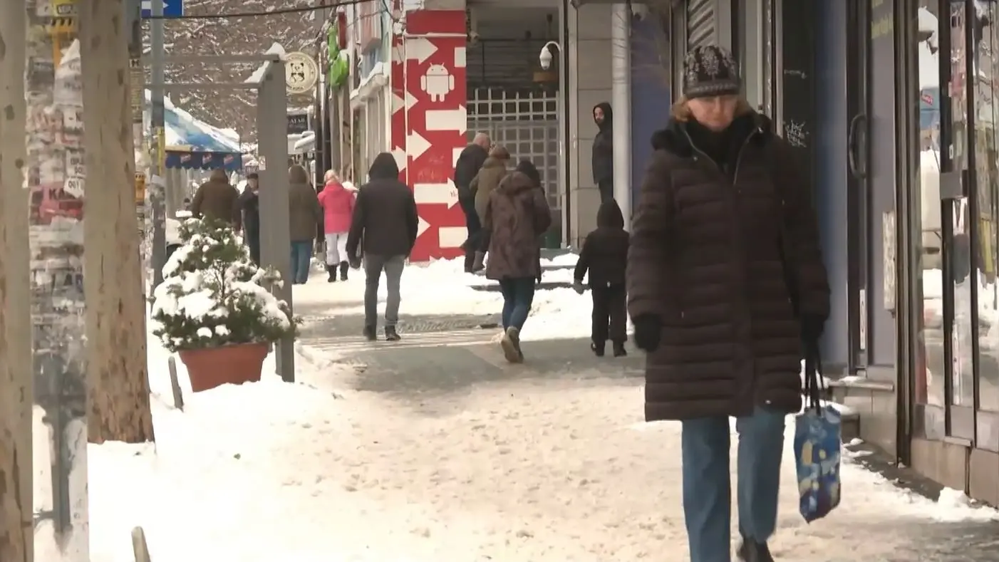 sneg, led, zima, prolaznici, ulica-6961462f1bcde.webp