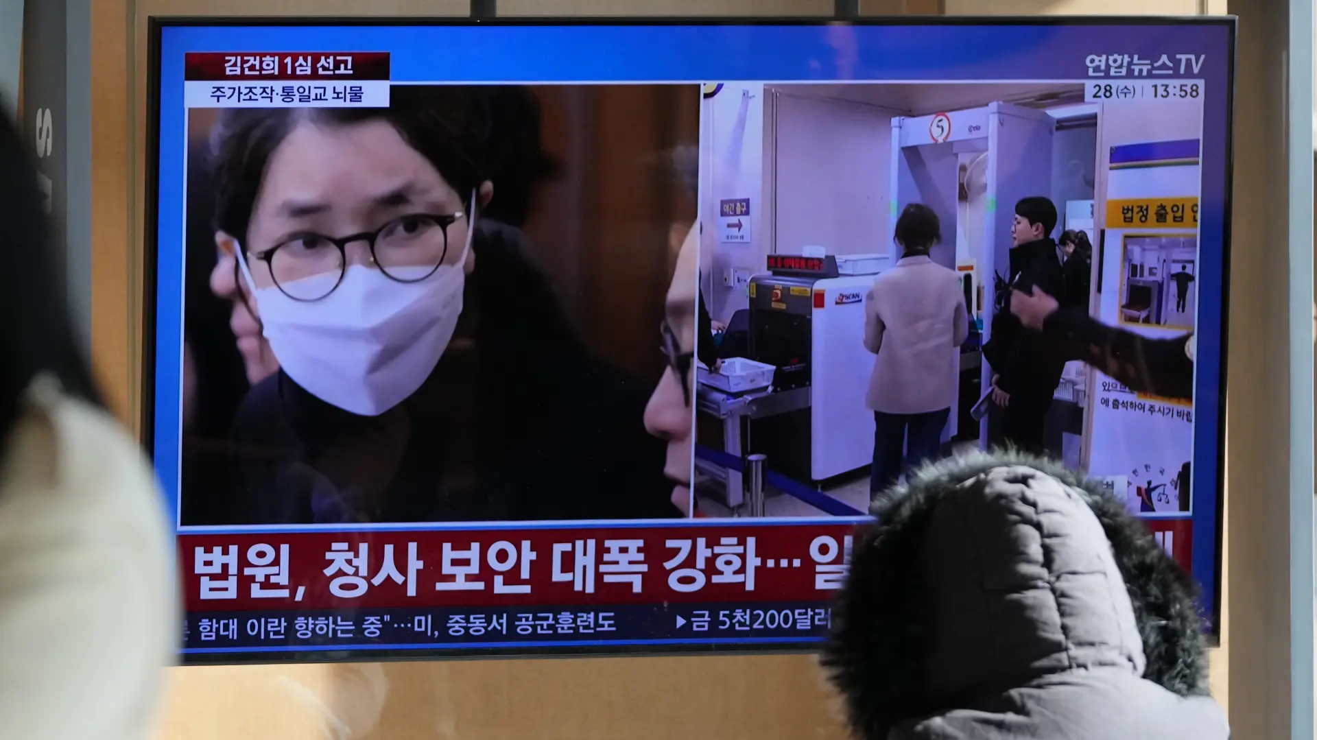 AP, Kim Keon Hi-69807cf577138.webp