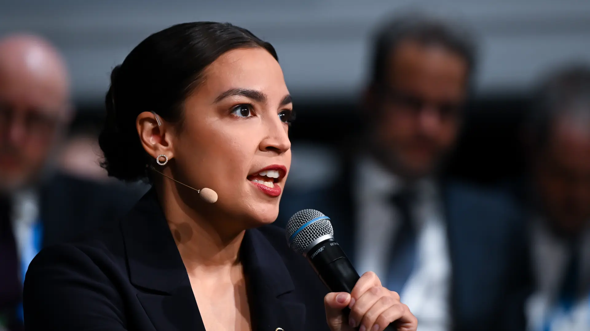 Aleksandrija Okasio Kortez (2)-698f915fd317f.webp