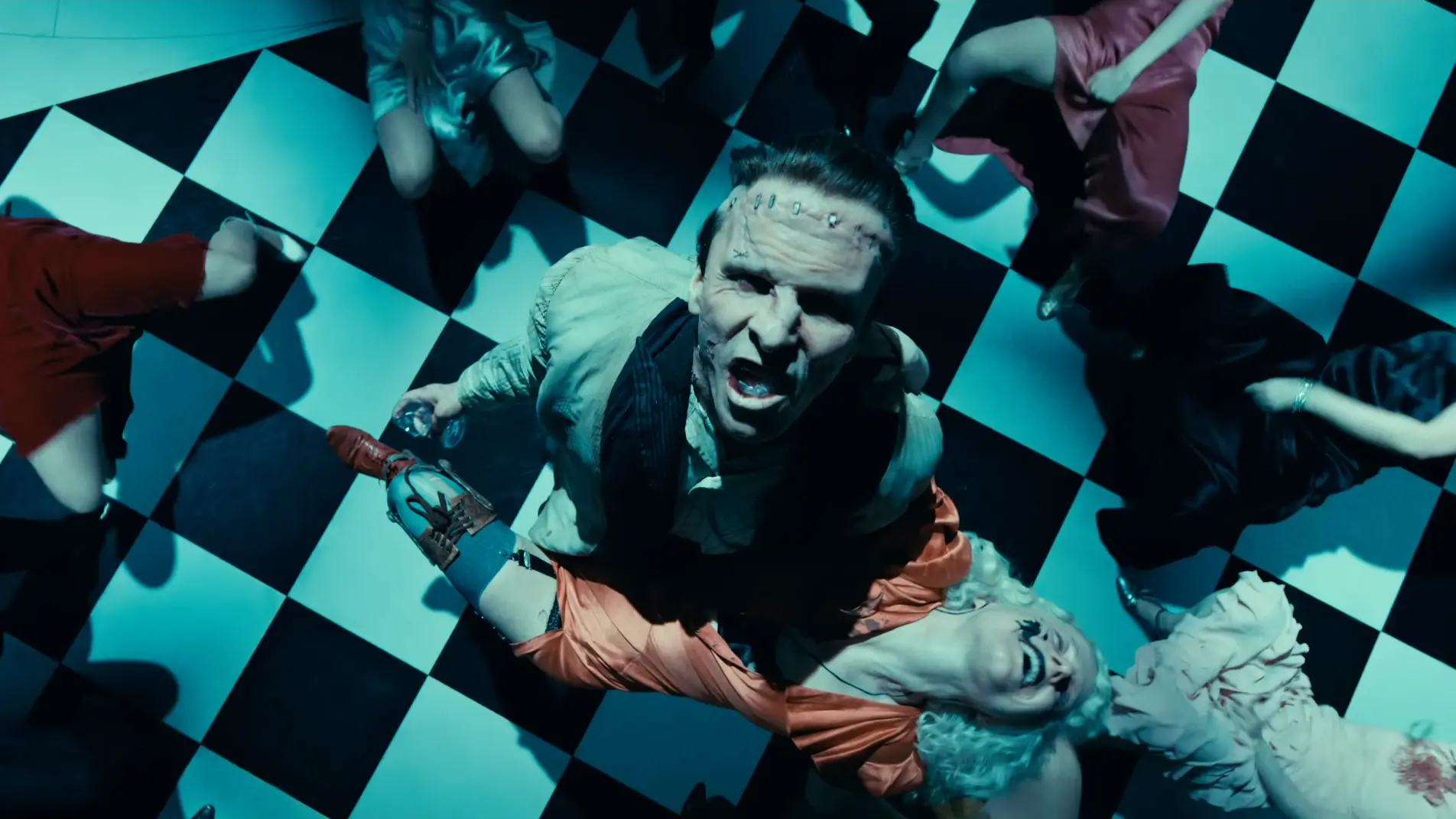 Christian Bale Youtube printscreen, Warner Bros nevesta frankenštajn-698720fe27ec2.webp