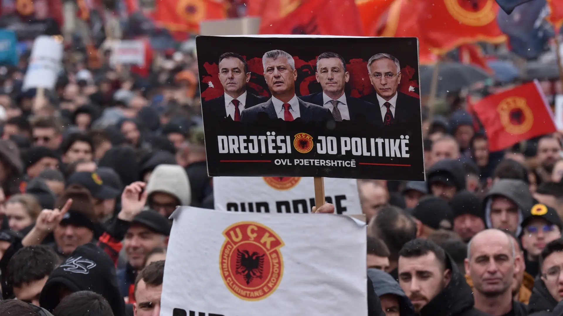 Kosovo Priština protest u znak podrške bivšim vođama tzv. OVK (3)-69949cea6ac3d.webp