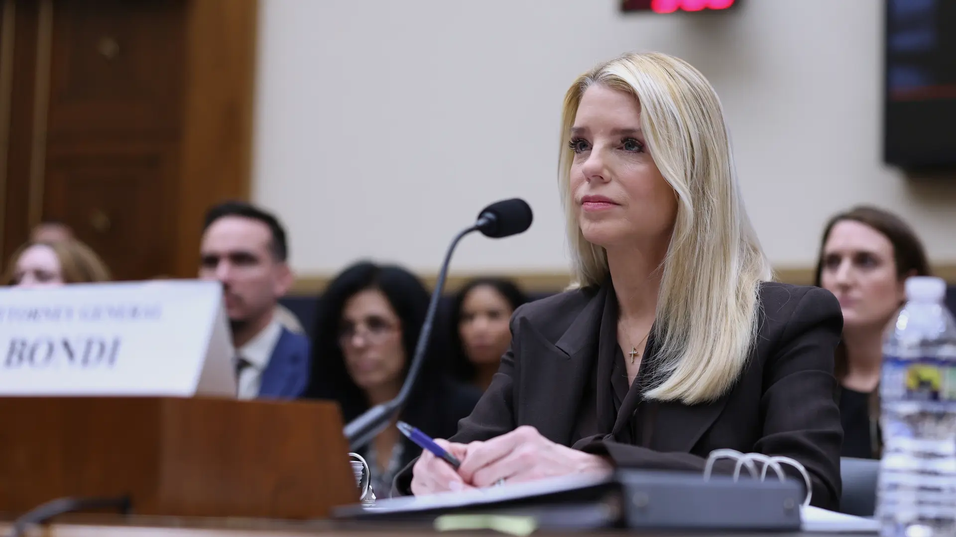 Pem Bondi (2)-698cd0f1e5ba2.webp