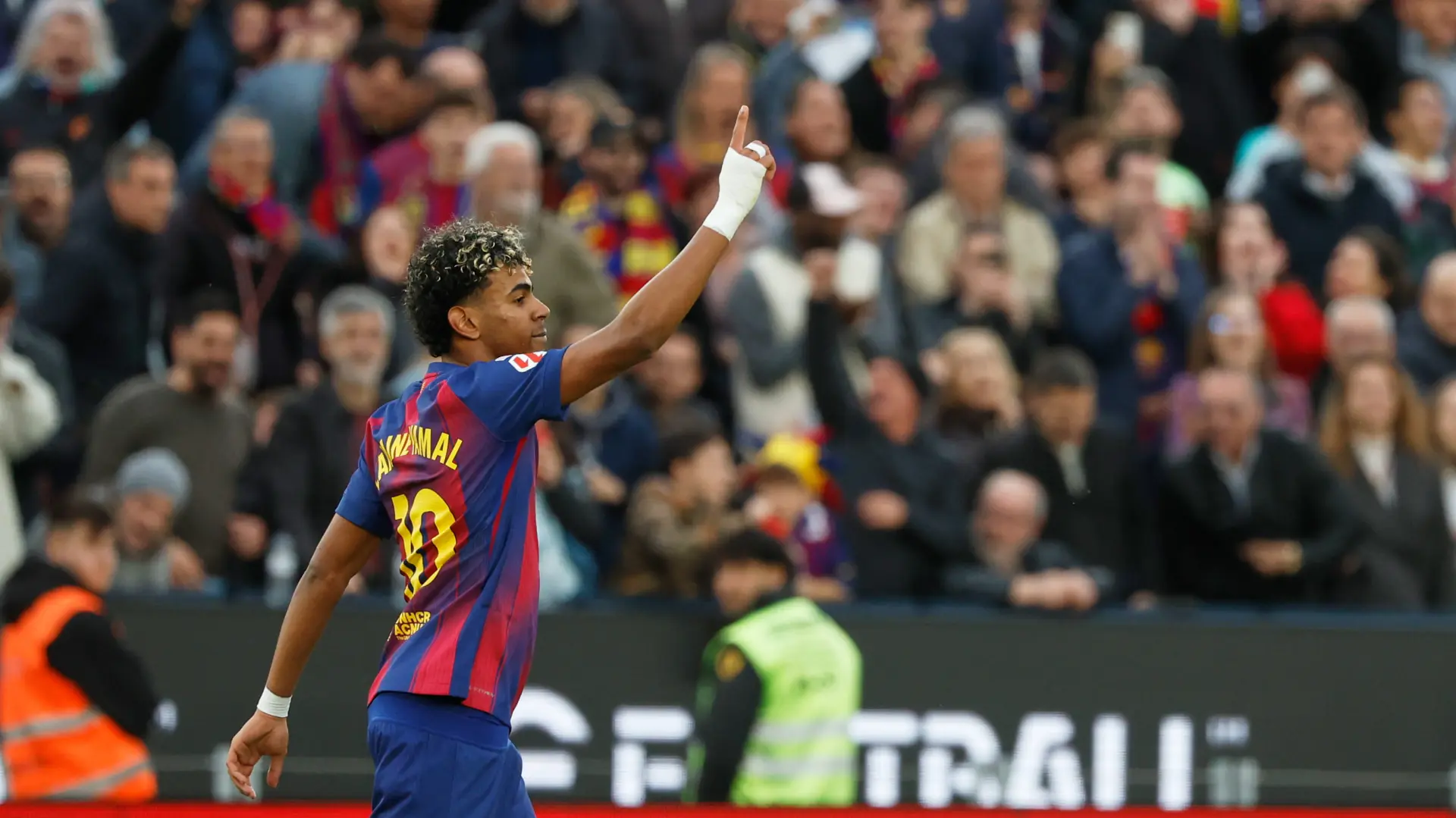 Tan2026-02-2817512243_1 lamin jamal AP PhotoJoan Monfort-69a325237042f.webp