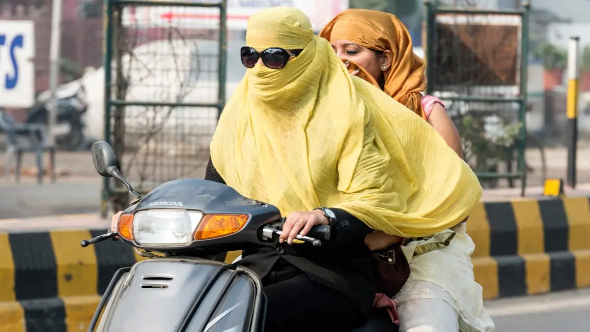hidžab, skuter, žene u hidžabu na skuteru -  profimedia-0313676614-69832189739cb.webp