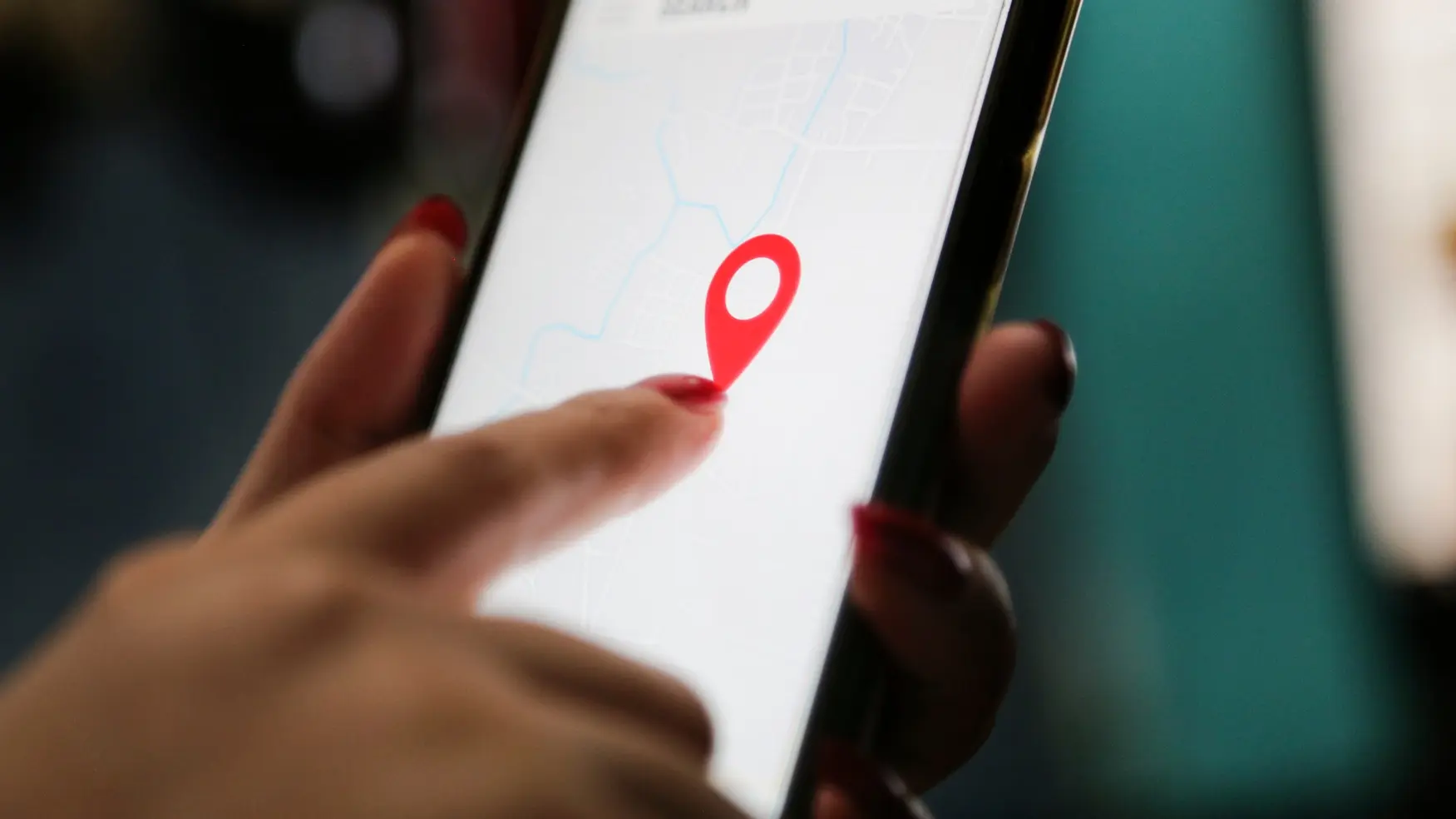 mobilni pametni telefon, smartfon, lokacija - shutterstock_1506223619-6981f2e241fbd.webp