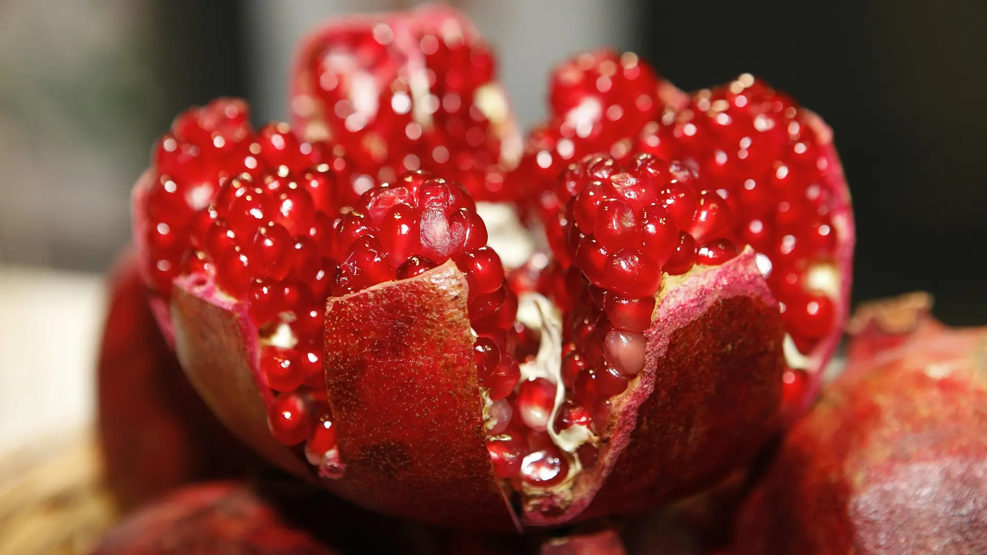 pomegranate nar voće pixabay (2)-6989bb742654e.webp