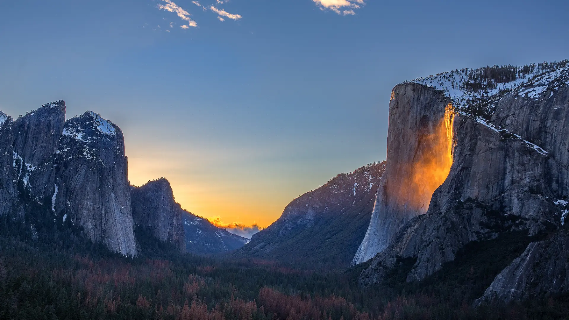 profimedia-0580837026 Iluzija vodopada u plamenu nacionalni park josemiti-69a06de2d4b11.webp