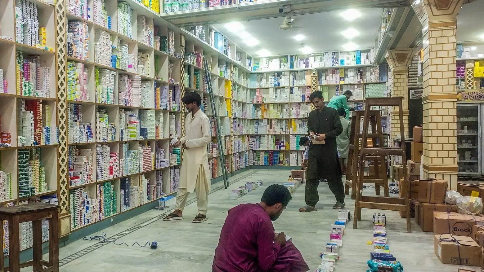 radnici u pakistanu, pakistan - shutterstock_2688784889-698463f2220dc.webp