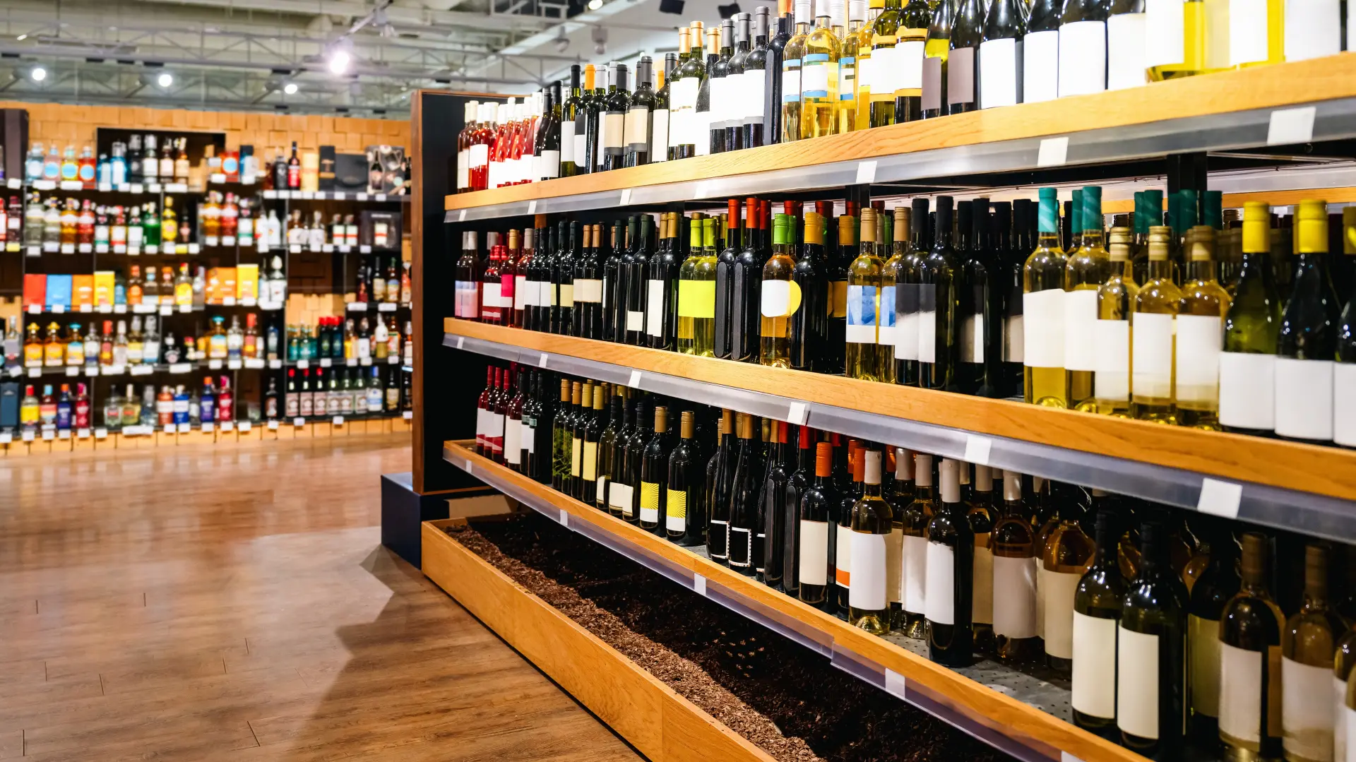 shutterstock, alkohol, prodavnica, piće-698c965848723.webp