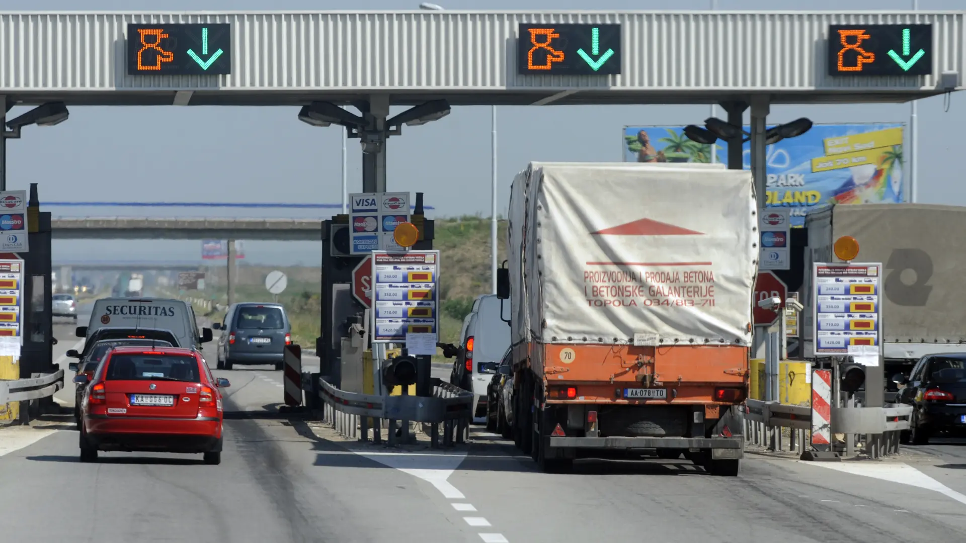 shutterstock, putarina, naplatna rampa, kamion, automobili, saobraćaj, autoput-69972cf8b2c2e.webp