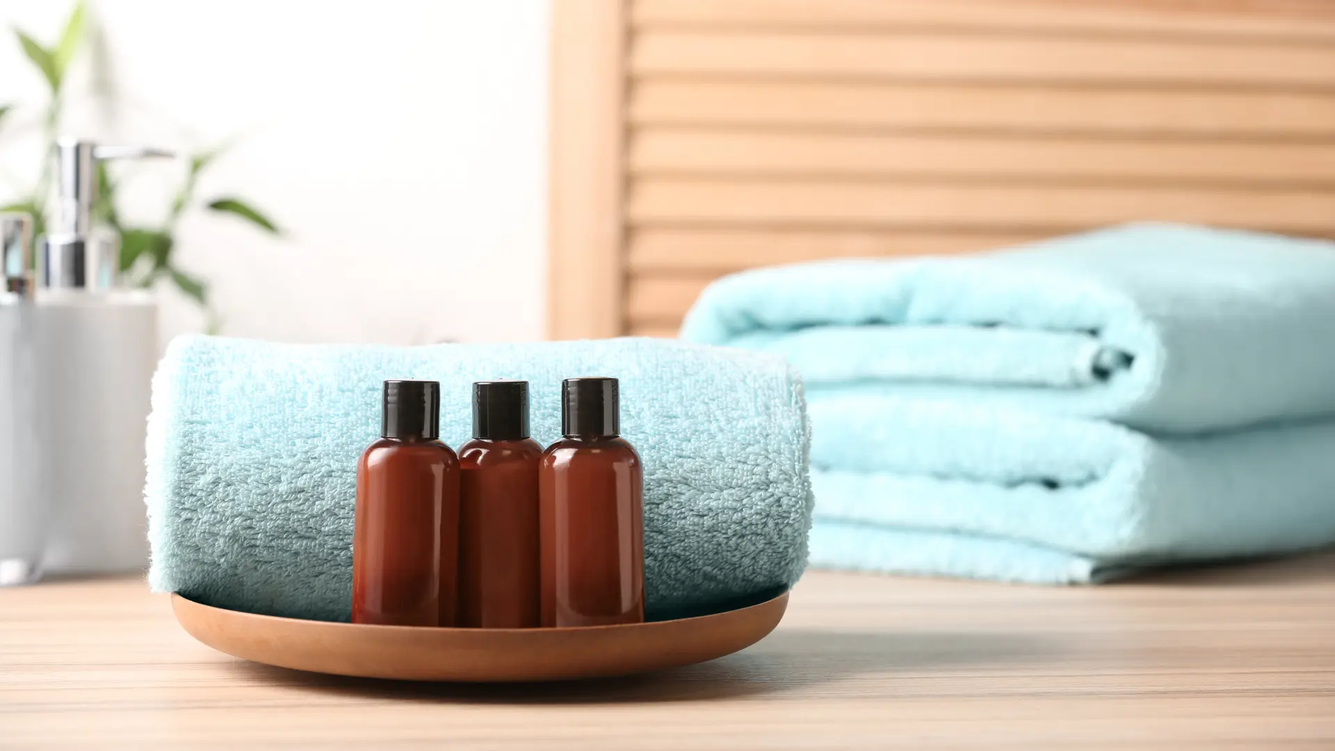 shutterstock_1371871838 hotelski šamponi šampon mini peškir kupatilo-699c349478a80.webp