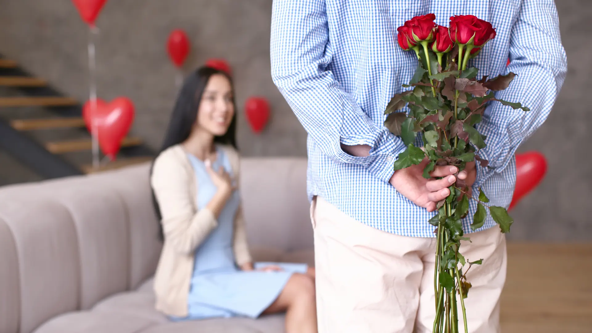 shutterstock_1393661111 poklon ljubav dan zaljubljenih ruže cveće-6990518f67c4e.webp