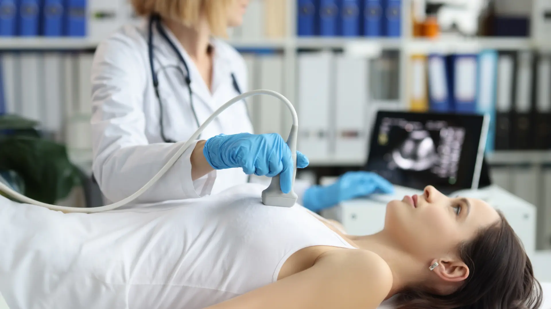 shutterstock_2395305599 pregled dojke rak dojke onkologija prevencija pregled dojke dojki dojka  ultrazvuk-69a0906e1b729.webp