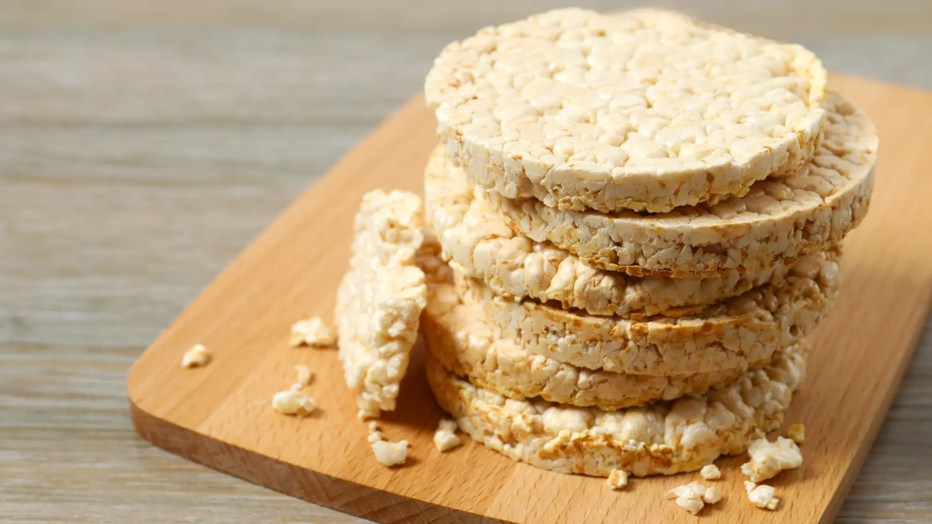 shutterstock_2471120879 Pirinčane galete-699c18b9c8f42.webp