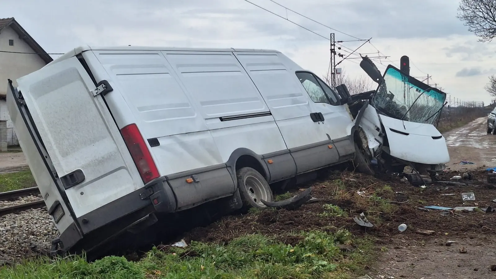 voz udario u kombi pružni prelaz Čačak (4)-6989b854528c4.webp