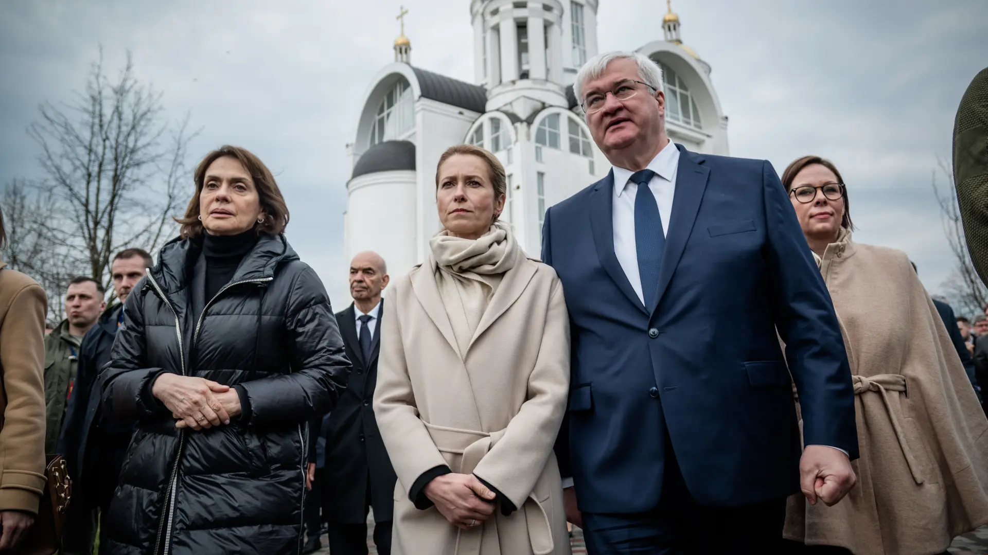 AP, Kaja Kalas, odavanje počasti žrtve Buča, tragedija u Buči-69cb9fff5af03.webp