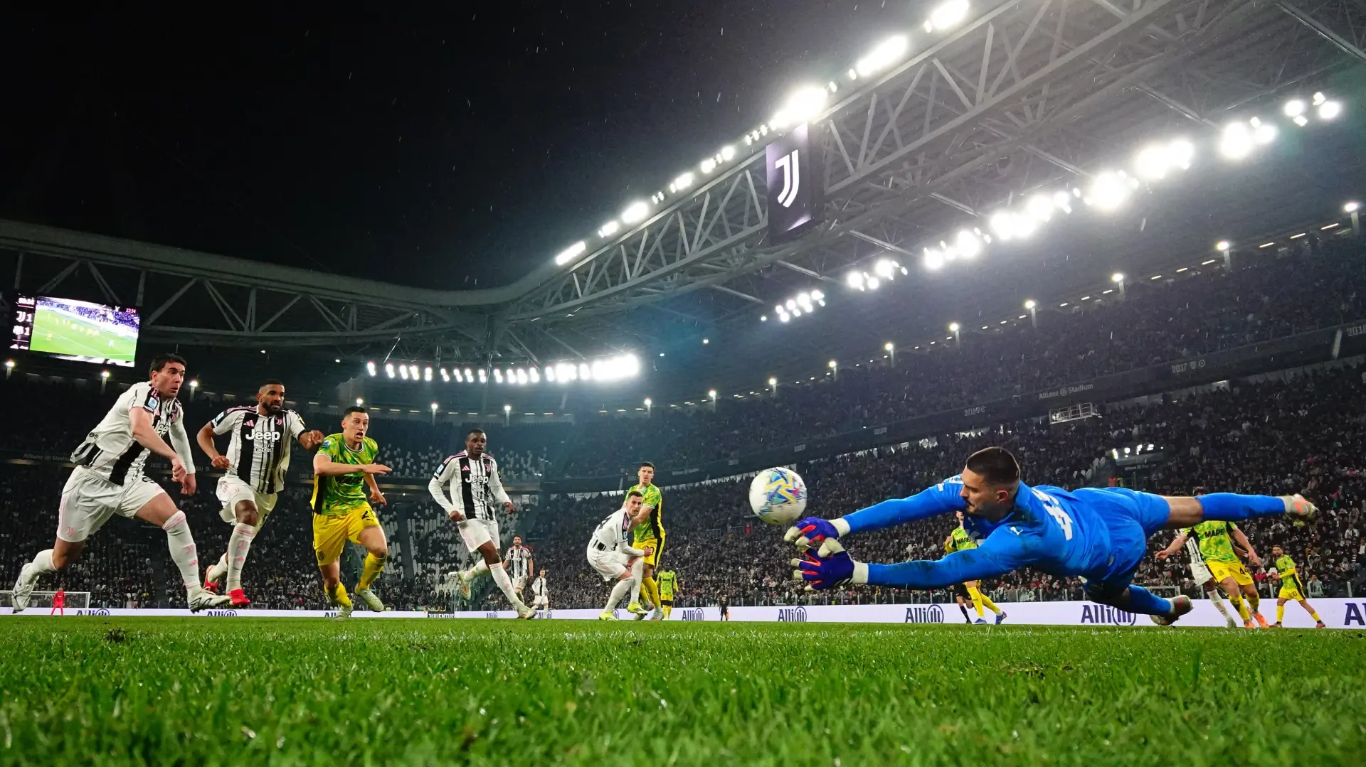 Arkadijuš Milik Dušan Vlahović FK Juventus REUTERS Guglielmo Mangiapane-69bfe339c8705.webp